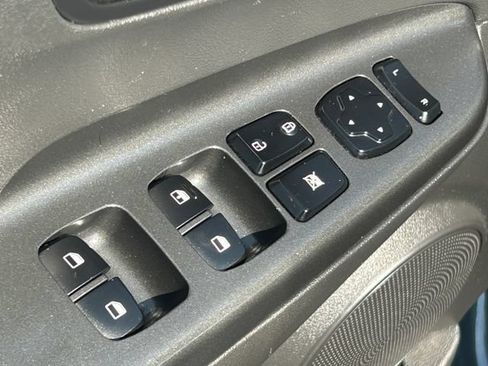 Used 2021 Hyundai Kona SE FWD image 23
