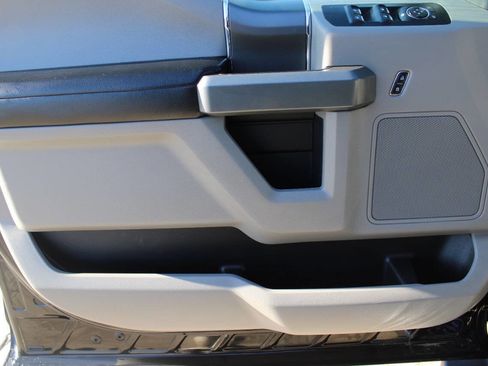 Used 2017 Ford F150 XLT w/ Equipment Group 302A Luxury image 11