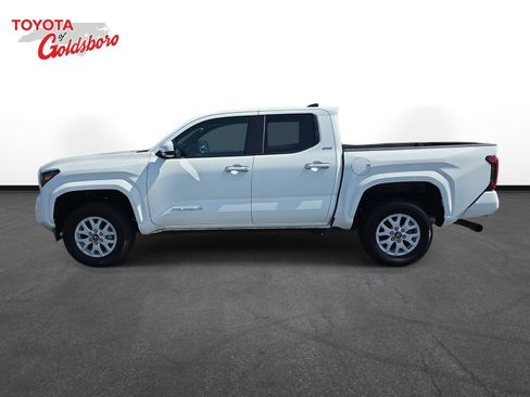 Used 2025 Toyota Tacoma SR5 AWD/4WD image 8