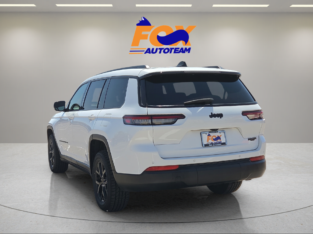 Used 2024 Jeep Grand Cherokee L Laredo RWD image 3