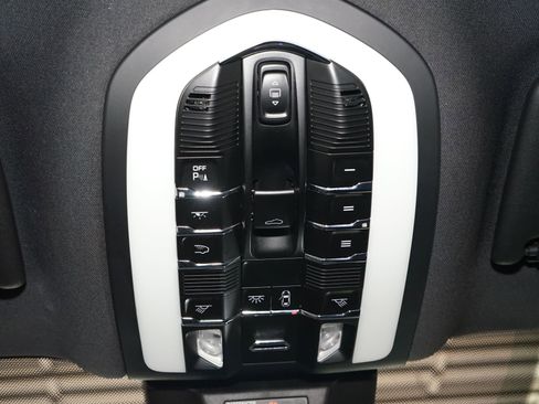 Used 2023 Porsche Macan S AWD/4WD image 29