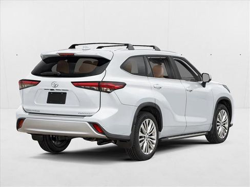 New 2026 Toyota Highlander Platinum image 2