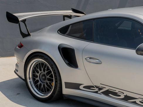 Used 2019 Porsche 911 GT3 RS RWD image 24