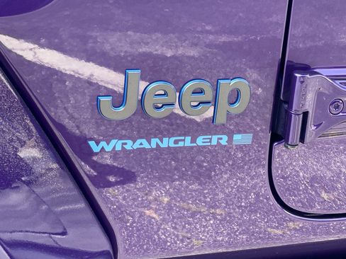 Used 2023 Jeep Wrangler Unlimited Rubicon 4xe w/ Cold Weather Group AWD/4WD image 14