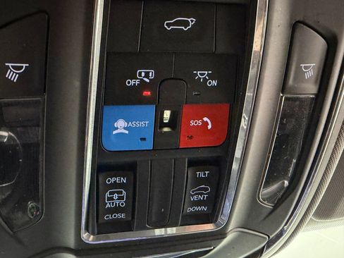 Used 2023 Jeep Grand Cherokee Laredo w/ Luxury Tech Group I AWD/4WD image 33