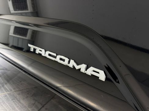 Used 2025 Toyota Tacoma SR5 AWD/4WD image 40