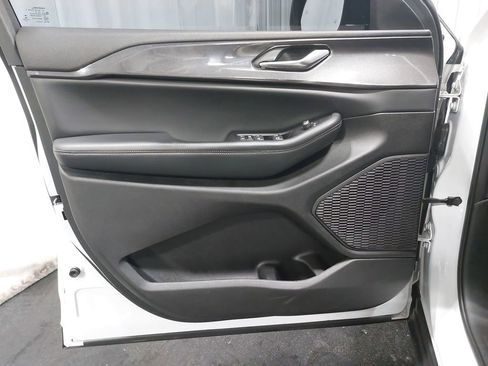 Used 2023 Jeep Grand Cherokee L Laredo image 29