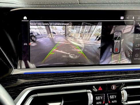 Used 2022 BMW X7 M50i image 16