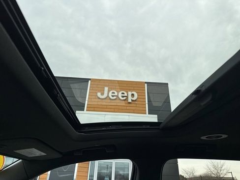 Used 2023 Chevrolet Traverse Premier w/ Redline Edition image 37