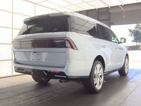 Used 2025 Lincoln Navigator Reserve AWD/4WD image 23
