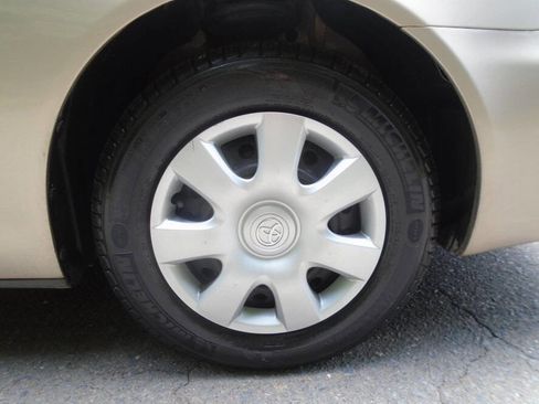 Used 2004 Toyota Camry LE FWD image 32