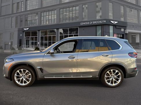 Used 2024 BMW X5 xDrive40i w/ Premium Package AWD/4WD image 2
