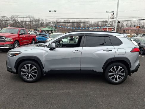 Used 2022 Toyota Corolla Cross XLE w/ Convenience Package image 7