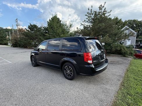 Used 2018 Dodge Grand Caravan GT FWD image 2