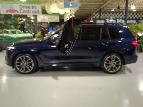 Certified 2025 BMW X7 M60i AWD/4WD image 4