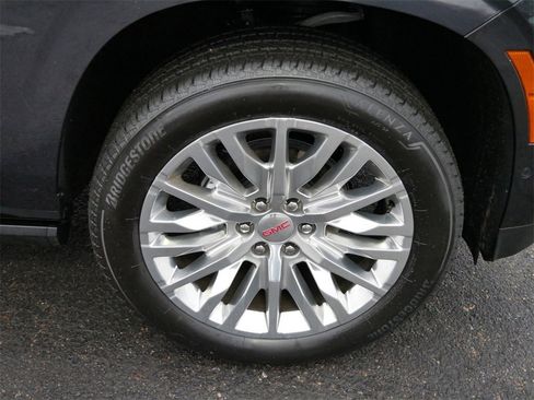 Used 2025 GMC Yukon Denali w/ Sun & Power Step Package image 7