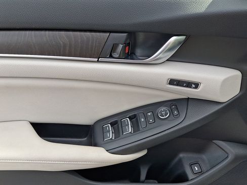 Certified 2018 Honda Accord Touring image 13