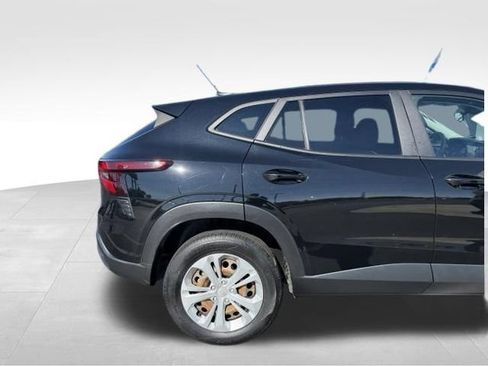 Used 2024 Chevrolet Trax LS FWD image 4