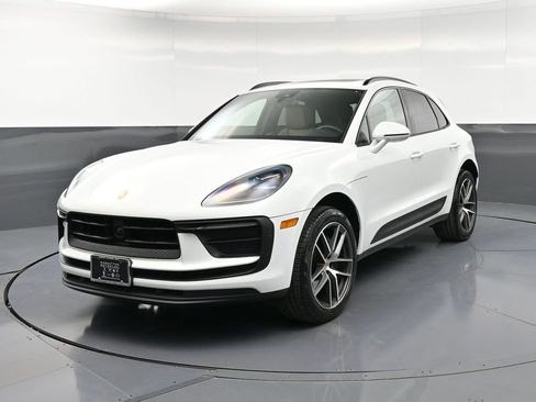 Used 2025 Porsche Macan AWD/4WD image 1