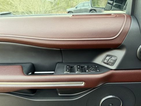 Used 2024 Ford Expedition Max Limited image 15