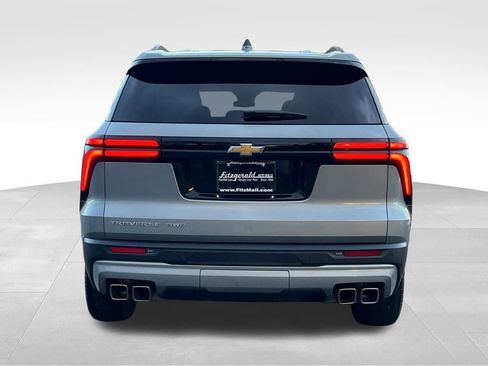 Used 2025 Chevrolet Traverse LT image 6