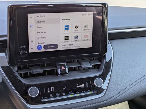 Used 2023 Toyota Corolla SE image 27