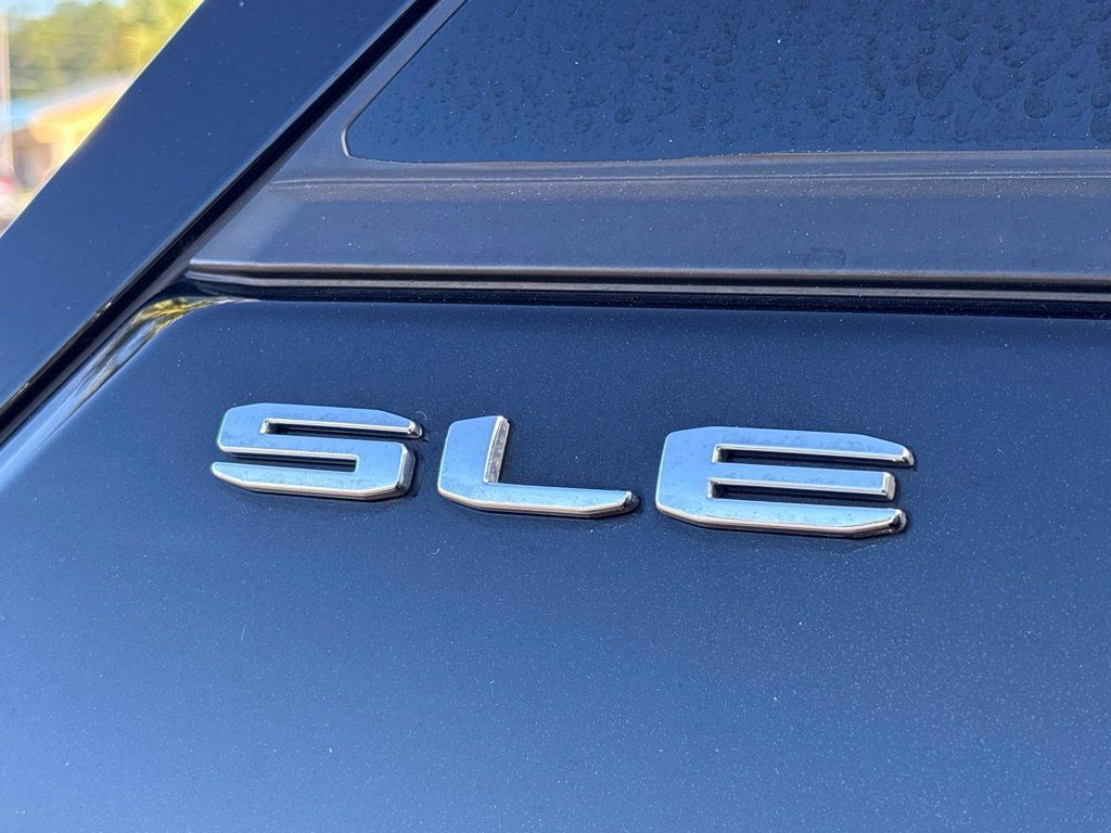 Used 2024 GMC Terrain SLE FWD image 10