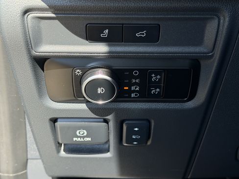 Used 2024 Ford Expedition XLT RWD image 24