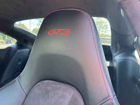 Used 2018 Porsche 911 GT3 RWD image 14