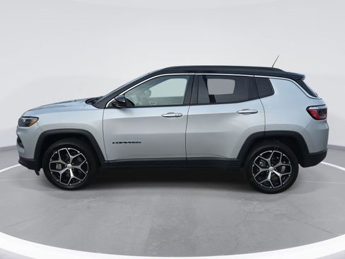 Used 2024 Jeep Compass Limited image 8