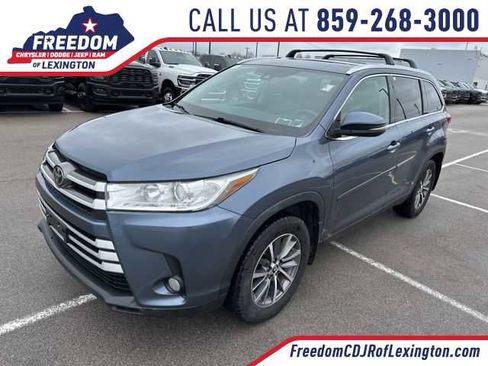 Used 2019 Toyota Highlander XLE image 1