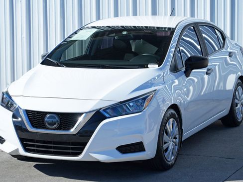 Used 2020 Nissan Versa S image 41