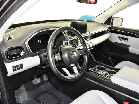 Certified 2025 Honda Pilot Touring image 38