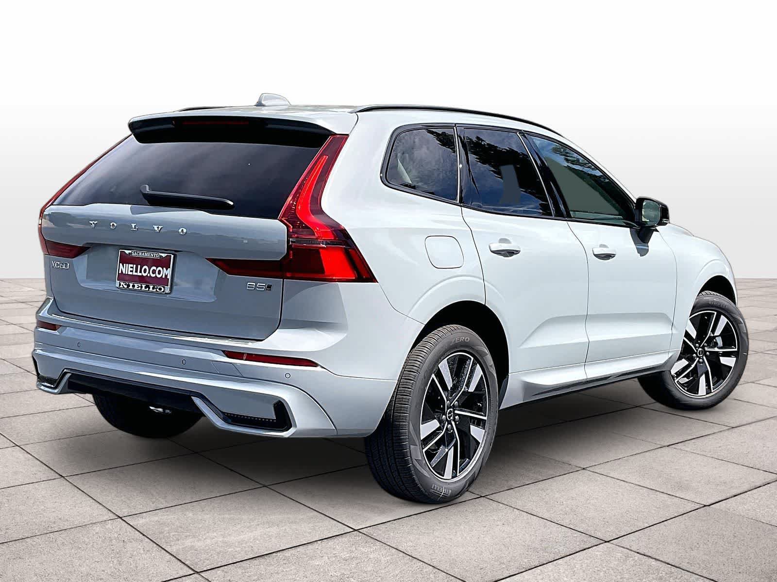 New 2027 Volvo XC60 B5 Core AWD/4WD image 4