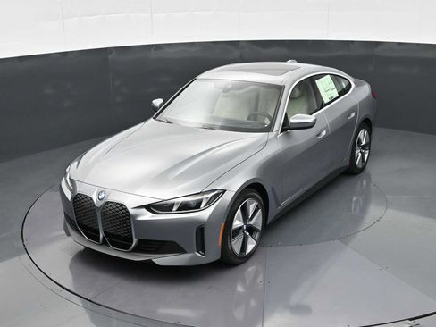 New 2026 BMW i4 eDrive40 w/ Premium Package RWD image 17