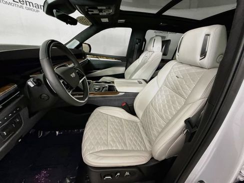 Used 2026 Cadillac Escalade ESV Platinum Sport w/ LPO, Floor Liner Package AWD/4WD image 22