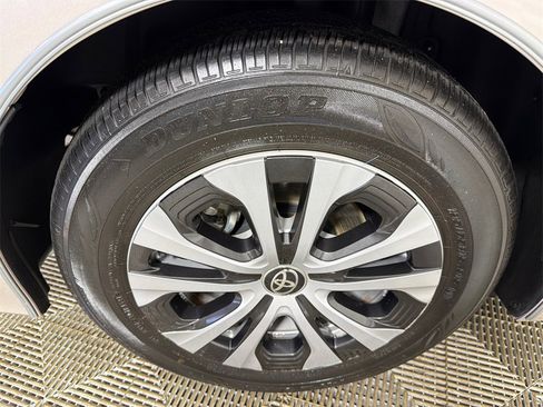 Used 2022 Toyota Prius Prime LE image 17