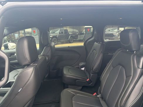 New 2026 Chrysler Pacifica Select image 17