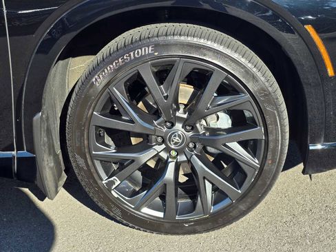 Used 2025 Toyota Crown Signia w/ Advanced Technology Package image 9