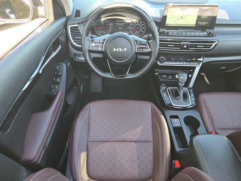 Used 2022 Kia Seltos SX w/ Sunroof Package AWD/4WD image 24