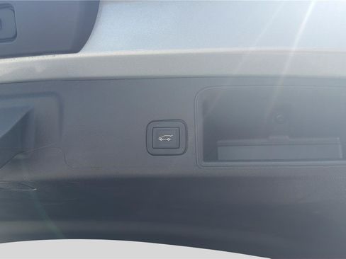 Used 2024 GMC Terrain SLE w/ Driver Convenience Package FWD image 20