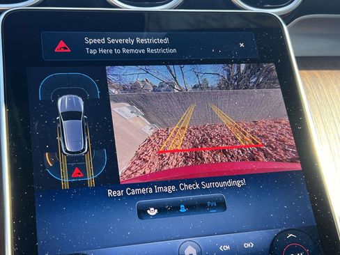 Used 2025 Mercedes-Benz GLC 300 4MATIC image 13