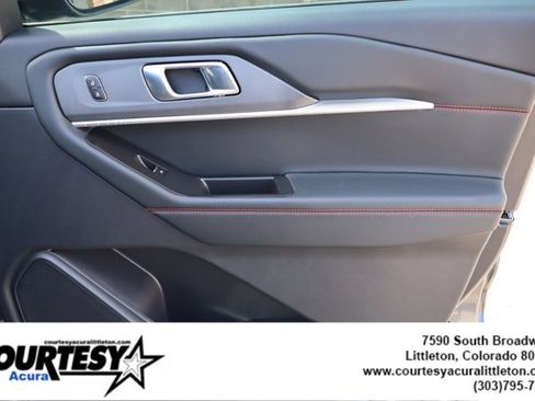 Used 2025 Ford Explorer ST-Line w/ Premium Package image 33