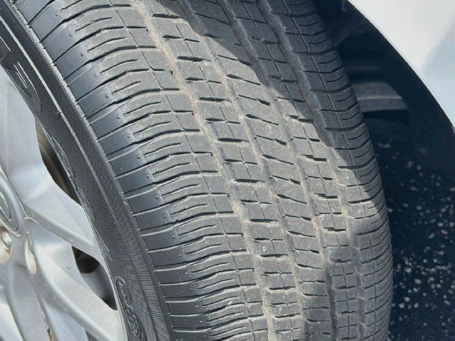 Used 2024 Chrysler Voyager LX FWD image 33