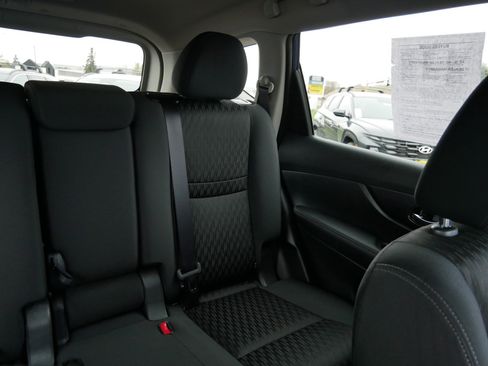 Used 2019 Nissan Rogue SV image 14