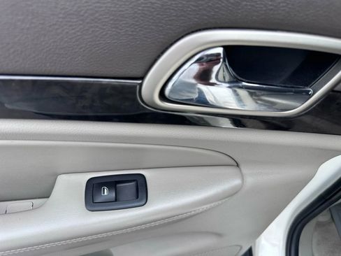 Used 2012 Jeep Grand Cherokee Laredo w/ Laredo E Group image 49