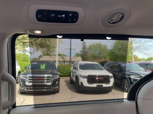 Used 2023 Chrysler Pacifica Limited FWD image 16