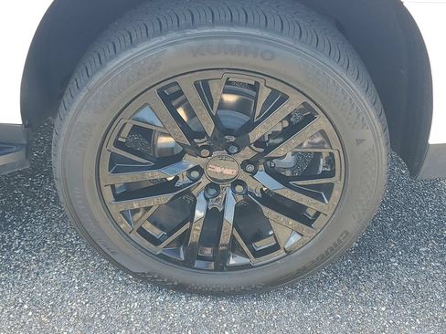 Used 2023 GMC Yukon XL SLE RWD image 31