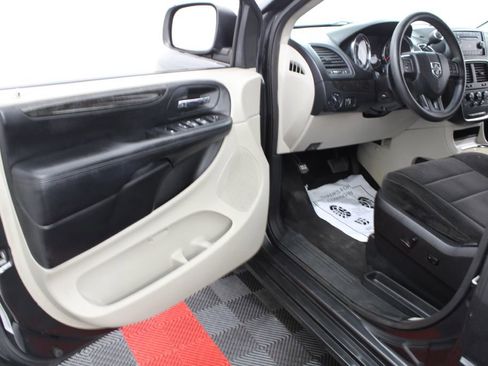 Used 2012 Dodge Grand Caravan SXT image 11