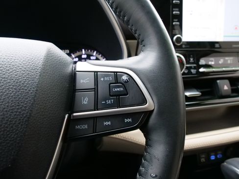 Used 2022 Toyota Highlander Limited image 25